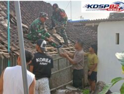 Wujud Kemanunggalan TNI,Babinsa Kademangan Bersama Warga Gotong Royong Rehab Rumah Layak Huni