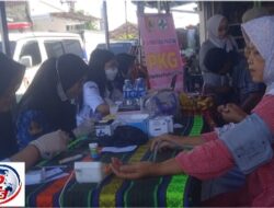 Program Pengobatan Gratis Didepan Pasar Bungur Gebang Oleh Puskesmas Patrang,Jember