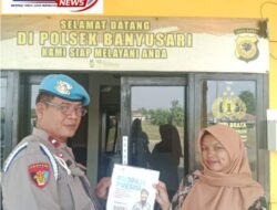 Polsek Banyusari Melaksanakan Giat Sosialisasi QR Barcode Ke Masyarakat Pengaduan Ke Divisi Propam Polri Bidpropam Polda Jabar
