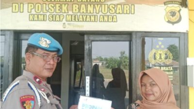 Polsek Banyusari Melaksanakan Giat Sosialisasi QR Barcode Ke Masyarakat Pengaduan Ke Divisi Propam Polri Bidpropam Polda Jabar