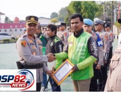 Kapolres Karawang Beri Penghargaan Kepada Personil Berprestasi Dan Tiga Driver Gojek, Wujud Apresiasi Untuk Pengabdian Dan Prestasi
