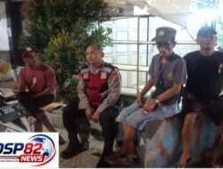 Bhabinkamtibmas Polsek Telagasari Jaga Kamtibmas Bersama Masyarakat Lewat Giat Siskamling