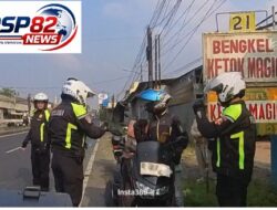 Satlantas Polres Karawang Tingkatkan Kepatuhan Disiplin Berkendara Melalui Patroli Simpatik