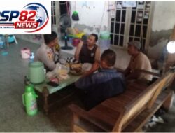 Bhabinkamtibmas Polsek Klari Sambangi Warga Yang Melaksanakan Ronda Malam