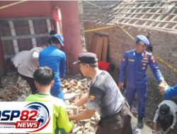 Polri Hadiri di Tengah Warga, Bersihkan Puing Pasca Ledakan di Panimbang